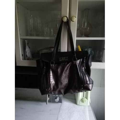 sac à main de marque Liu .Jo , en cuir noir.