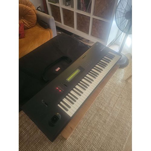Korg M1 - Synthétiseur Légendaire - Accessoires - Excellent Etat - Revisé (Avec Facture)