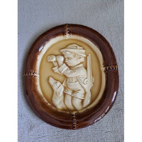 Plaque De Porcelaine De Style Hummel Goebel.