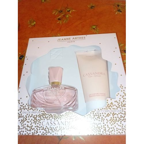 Jeanne Arthes Coffret Cassandra Rose Intense Eau De Parfum Vaporisateur 100 Ml + Lait Corporel Parfumé 150 Ml 