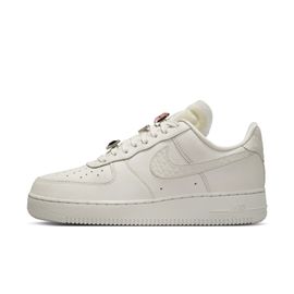 Chaussure Nike Air Force 1 Low Premium Pour Femme Light Bone/kelly Green/pink Foam/light Bone Dn5463001