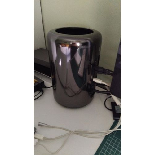 Apple MacPro 2013 Intel Xeon E5 6 coeurs - 3.5 Ghz - Ram 16 Go - DD 1 To - Carte Graphisme AMD Fire Pro