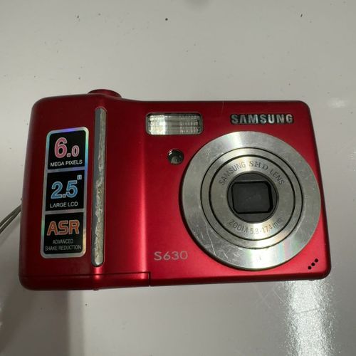 Appareil photo Compact Samsung S630 Noir compact - 6.0 MP - 3x zoom optique - flash 16 Mo - noir