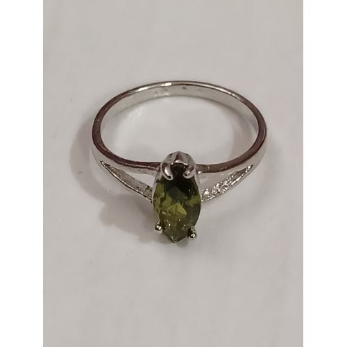 Bague Métal Argenté,Pierre Ovale,Strass Vert ,Taille 17.20 Mm