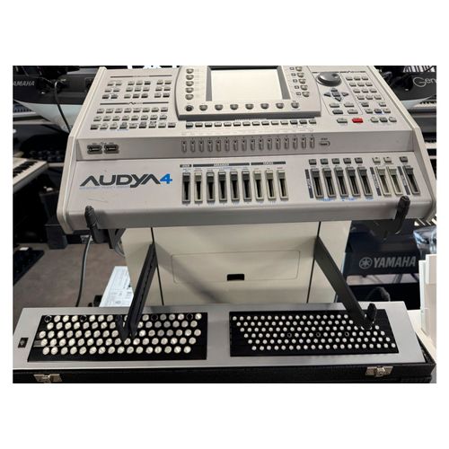 Ketron Audya4 + Clavier Bouton