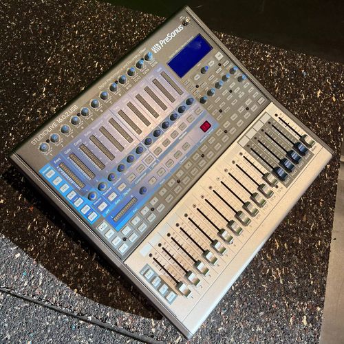 Presonus studiolive 16.02 usb + flight