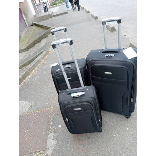 Vend le lot de valise en tissu double fermeture toute neuve dans carton