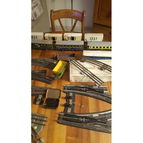 Vends 2 Locomotives + Rails + Wagons + Transformateur 110/220 V + Tout Matériels Nécéssaires. Voir Photos. 600€. 06.65.11.67.09
