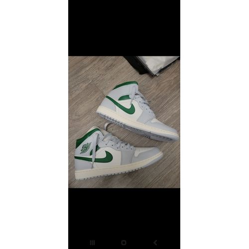 Jordan 1 Mid Taille 44.5.
