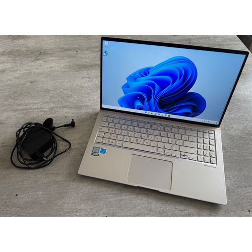 Asus ZenBook UX533F - 15.6" Intel Core i5-8265U - 1.6 GHz - Ram 8 Go - SSD 256 Go - Azerty