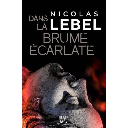 Dans La Brume Écarlate