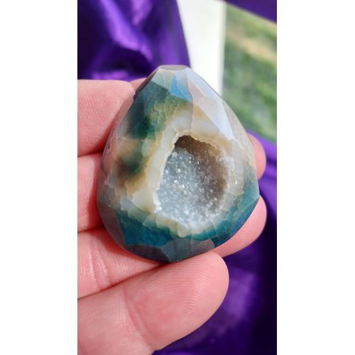 Géode D'Agate Teintée Bleu Avec Facettes Veines De Dragon Et Cristal 37 Grammes 5.4 X 4.2 Cm Lot 318