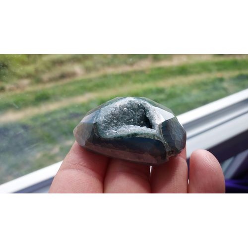 Géode D'Agate Teintée Bleu Avec Facettes Veines De Dragon Et Cristal Dos Plat 42 Grammes 5.5 X 4 Cm Lot 319
