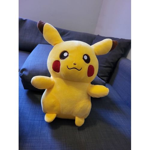 Grosse peluche pikachu