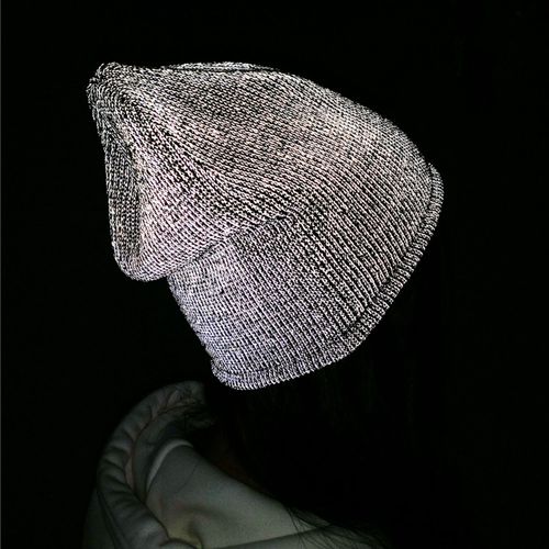 Chapeau Tricoté Réfléchissant Coupe-Vent Haute Élasticité Dôme Hip Hop Style De Rue Casquette D'avertissement De Jogging De Nuit Hiver Garder Au Chaud Couvre-Chef Pour Coureurs Cyclistes-Gris Clair