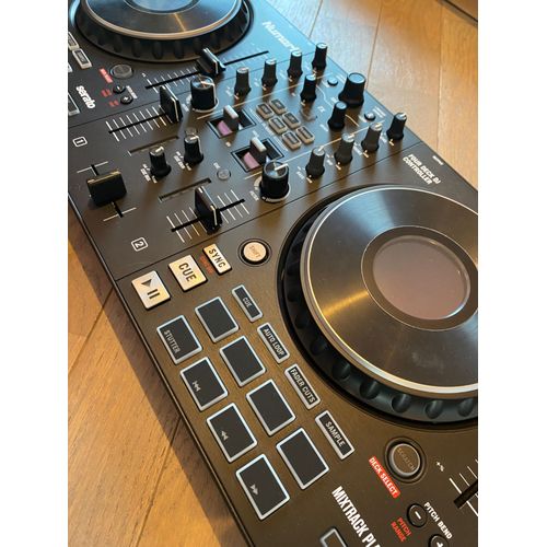 Numark Mixtrack Platinum Fx