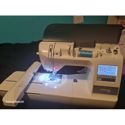 Brodeuse brother innovis 750e
