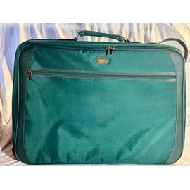 Valise Toile < New Flight >  verte -Taille moyenne- Dimensions-65 x 47 x 23 cm - Légère pour voyager- 2 roues en tres bon etat de fonctionnement - Tirette plastique pour la trainer-