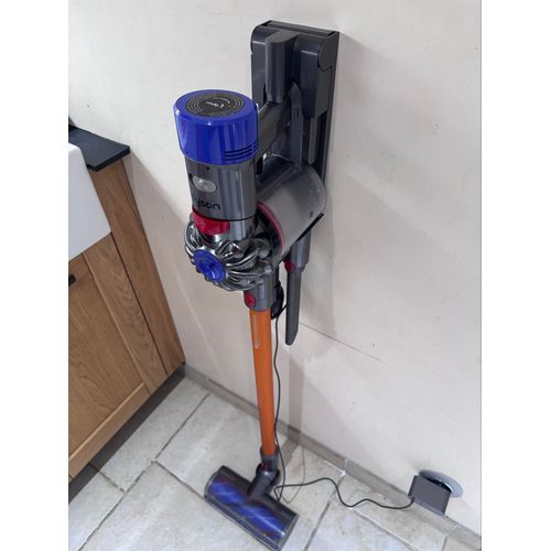 Aspirateur balai Dyson V8