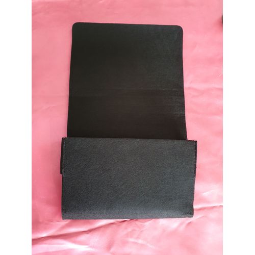 Pochette en feutre noir