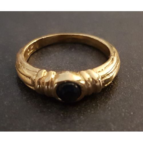 Bague Fantaisie Couleur Doré Et Pierre Noire Non Précieuse