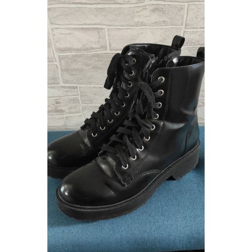 Vends Bottines Avec Tirette Sur Le Côté - 39