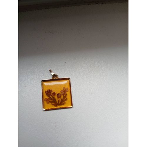 Pendentif Ambre Inclusion De Fleurs