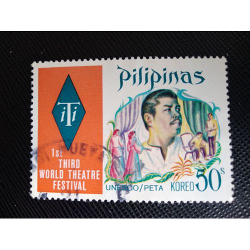 Timbre Philipines Y T 923 Scène De Théâtre Et Badge Iti 1973 (200509 )
