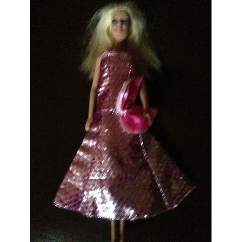poupée Barbie blonde