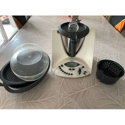 Thermomix TM31. Excellent état. Vendu avec varoma et housse de transport.