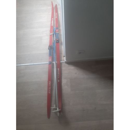 Ventes De Skis Kastle Proteam Avec Bâtons De Skis.