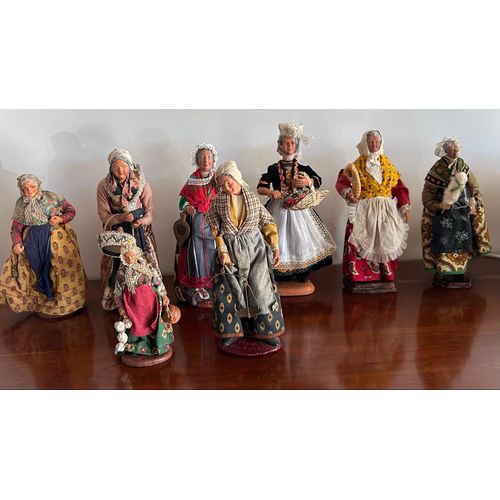 Lot De 8 Santons Femmes Hauteur 26 Cm Et Une De 16 Cm