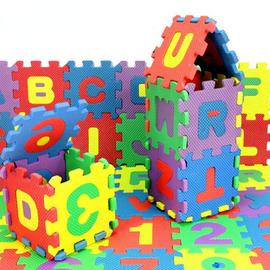 Tapis puzzle mousse pour enfant 12 pièces multicolores de 61 x