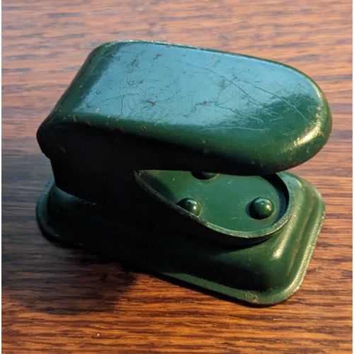 Perforeuse De Bureau Vintage Verte En Métal