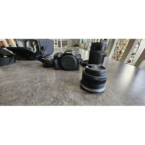 Canon EOS R50 hybride 24.2 mpix Noir + Objectif RF-S 18-45mm f/4.5-6.3 IS STM + Objectif RF-S 55-210mm f/5-7.1 IS STM + 2ème batterie + chargeur