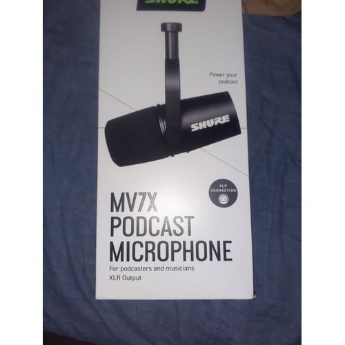 Micro shure podcast studio