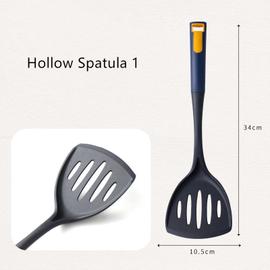 Ustensiles de cuisine (spatule, passoire, balance) 