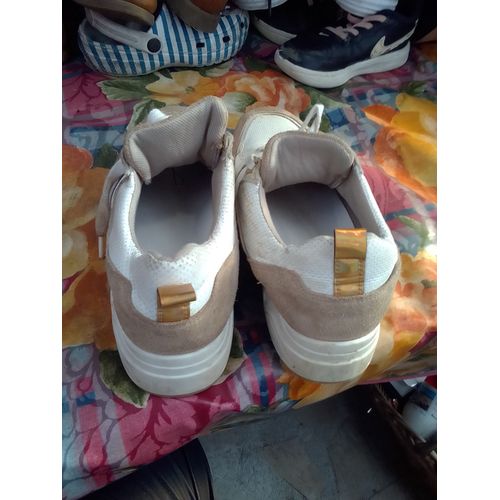 Baskets Bullboxer Taille 33..