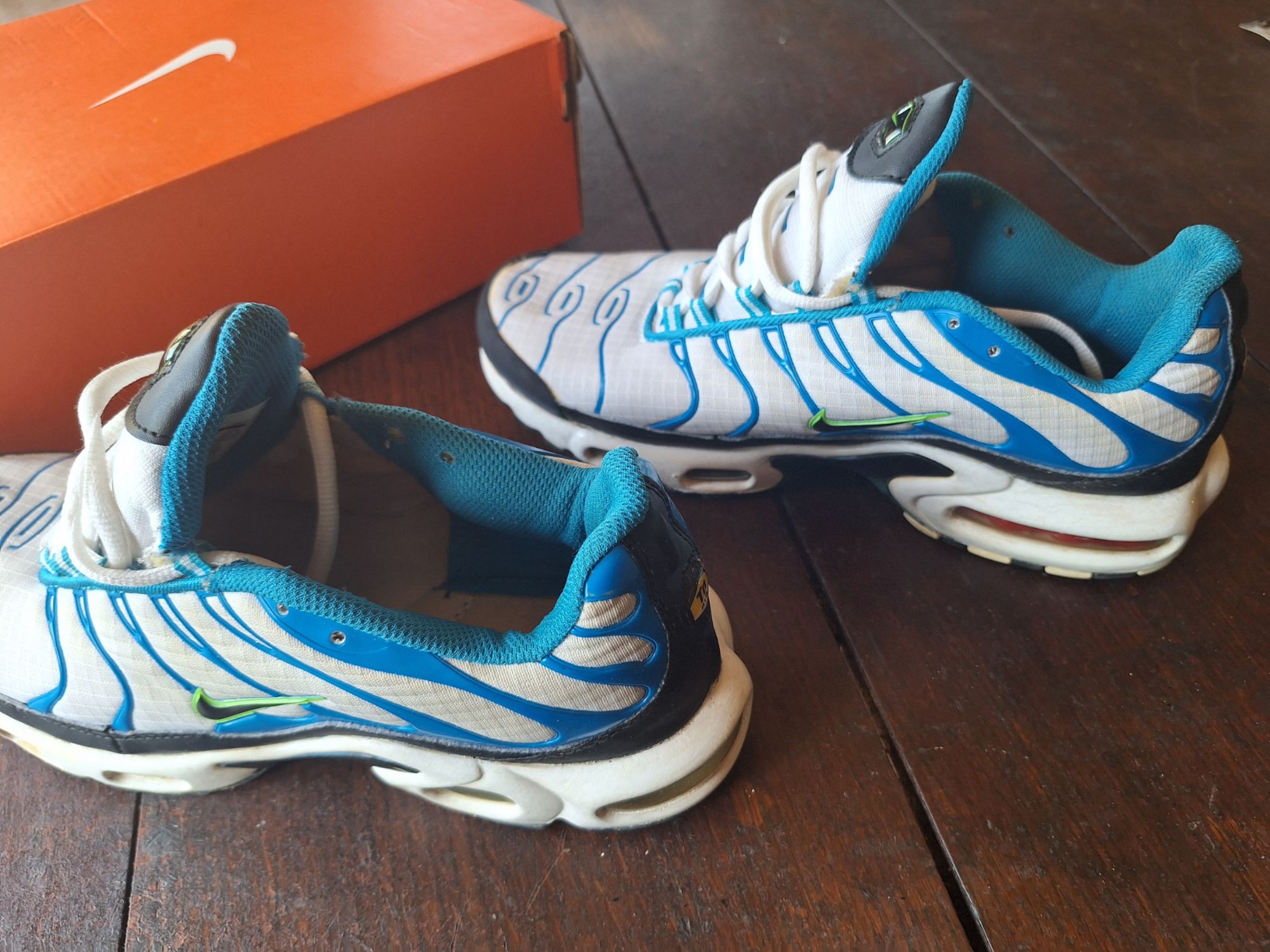 Chaussure Tn Requin Bleu Ciel NIKE TUNED AIR MAX PLUS TN AQUA BLUE