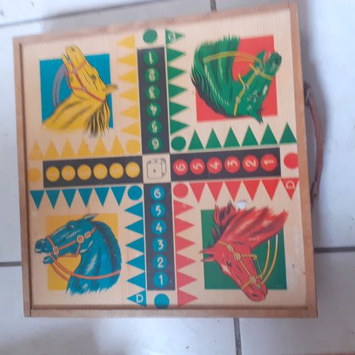 Coffret Ancien En Bois. 6 Jeux.Sopad Collectivités.