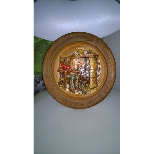 Assiette En Bois Avec Sculpture
