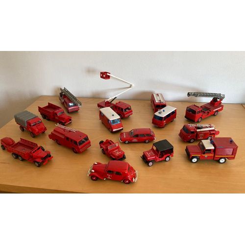 Lot De 16 Véhicules De Pompier Miniature Échelle 1/43 Solido