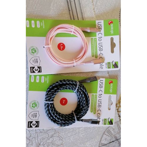1 Lot de 2 câbles USB-C to USB C cable.