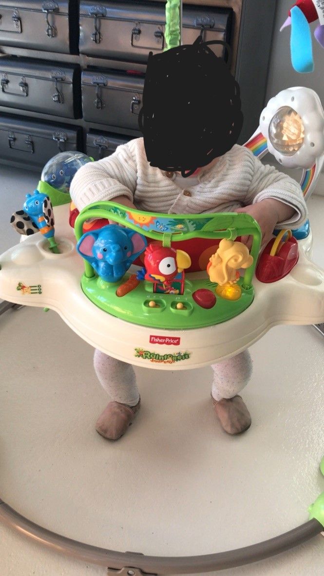 Fisher-Price Jumperoo Jungle trotteur bébé, 4 aires de jeu, rotation 360°,  siège rembourré et lavable en machine, 6 mois et plus, K7198 : :  Jeux et Jouets