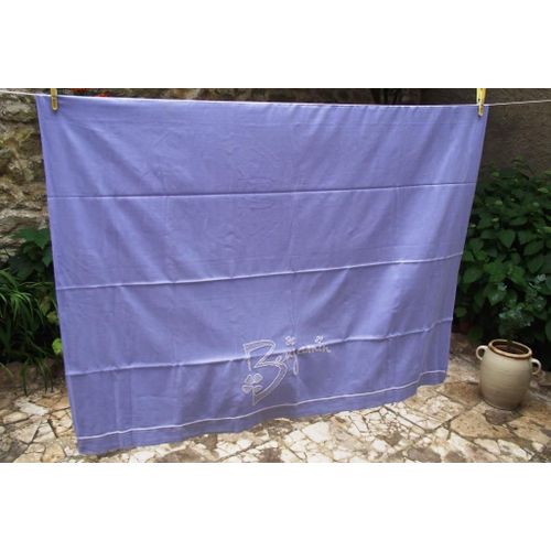 Drap Coton Bleu Ciel Lit Bébé Brodé Main Prénom Benjamin . Dimensions Longueur 170 Cm Largeur 115 Cm