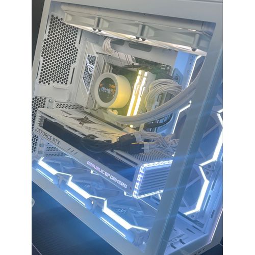 PC Gamer AMD Ryzen 7-7800X3D - Ram 32 Go  SSD 2 To - RTX 4080