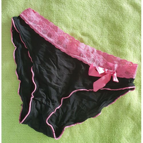 Culotte Noire Avec Dentelle Rose Fuchsia