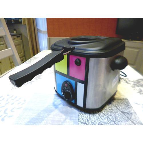 HARPER UD115 Mini friteuse fondue croquetière bain huile 1L 840 Watts. Modèle Un dîner presque parfait. En parfait état, utilisée moins de 10 fois.