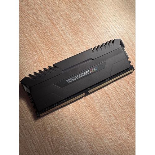 Corsair Vengeance RGB - 16 Go (1x16 Go) DDR4 3000 MHz - Excellent état
