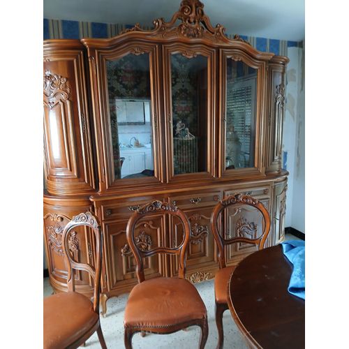 Meuble Magnifique Sculptés Dans Le Bois , Angles Arrondis Et 3 Vitrines. Table Ronde Pieds Central Et 4 Chaises